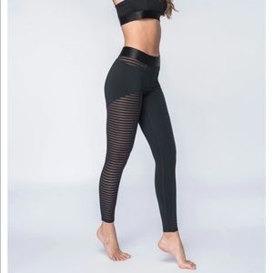 BELOFORTE CHABLIS LEGGINGS STRIPED MESH ON LEGS MEDIA POCKETS GREAT QUALITY S